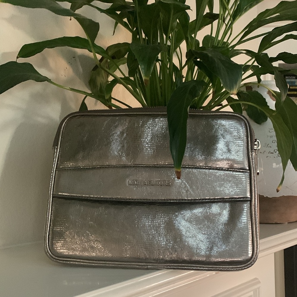 NWT Michael Kors Ipad Multifunction Clutch Embossed Leather Nickel